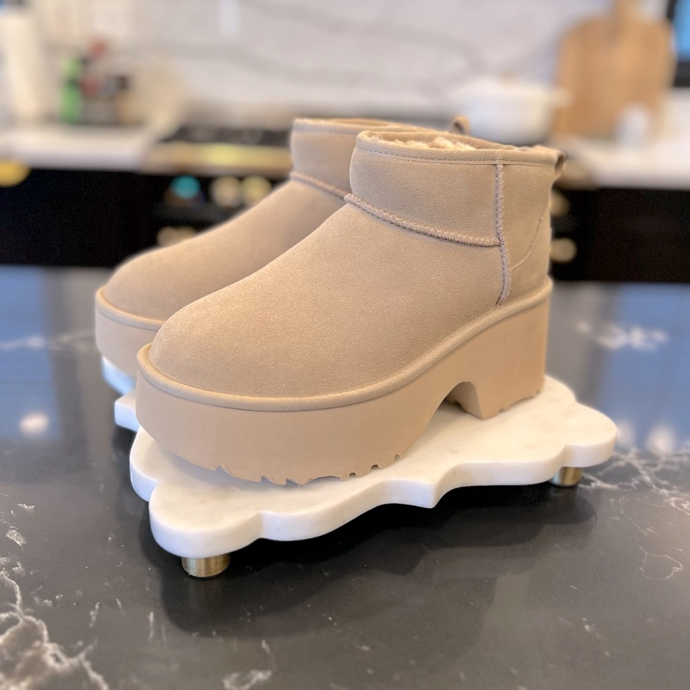 UGG **Brand New w/ Tags** New Heights Ultra Mini Boot Size 8, Sand